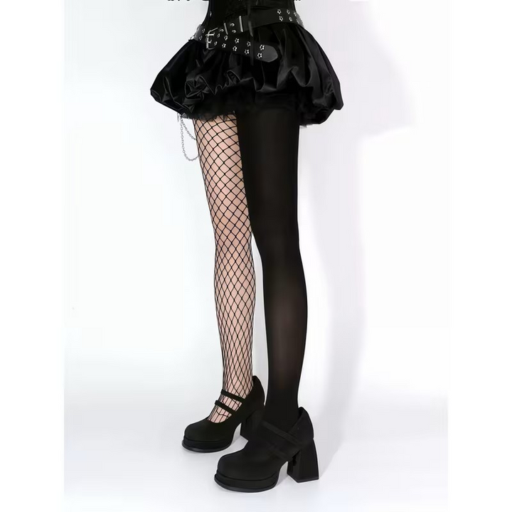 Asymmetrische Gothic-Punk Netzstrumpfhose – Mix aus Samt & Fischernetz