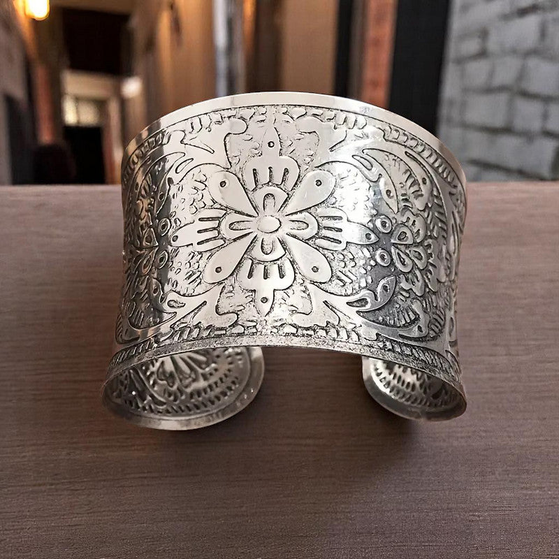 Armreif in Silberoptik mit Blumen und Ornamenten - mysecretkey
