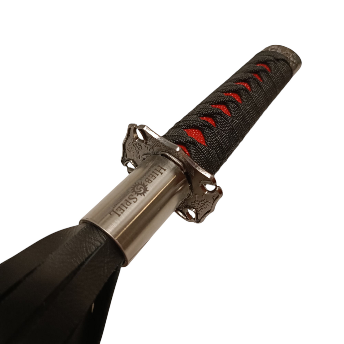 Flogger mit einem Griffstück eines Katana-Schwertes aus Kalbsleder