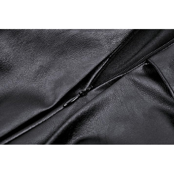 Rebel Pleats – Schwarzer Minirock aus Kunstleder mit Schnallen