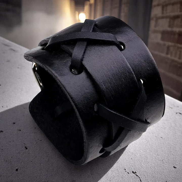Schwarzes Lederarmband – Dark Rebel Style mit Schnürung