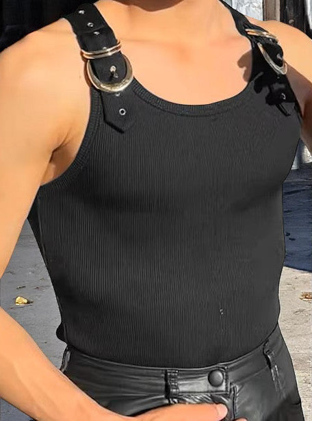 Struktur & Spannung – Das Statement-Top mit dekorativen Schnallen | mySecretKey