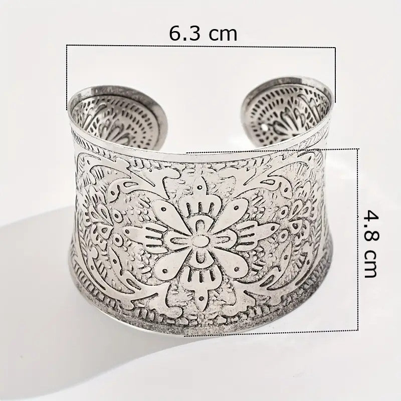 Armreif in Silberoptik mit Blumen und Ornamenten - mysecretkey