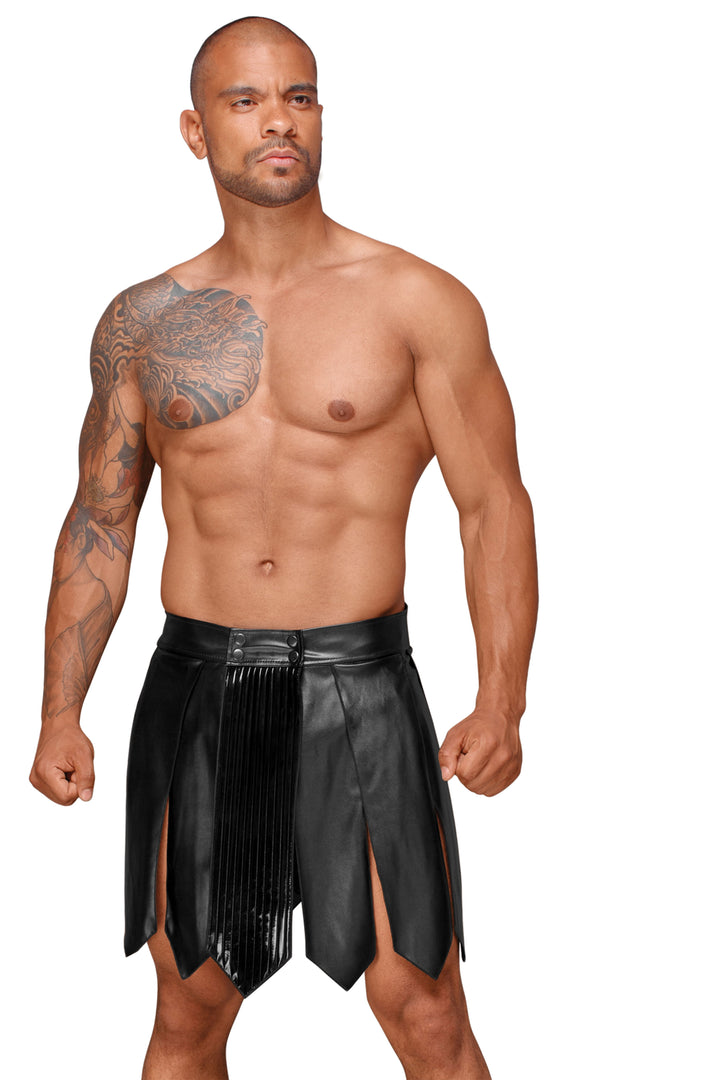 Nahaufnahme der plissierten PVC-Falten am vorderen Panel des Herren-Gladiator-Rocks