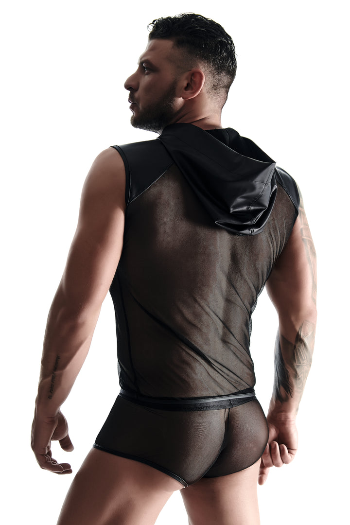 Kapuze und Schulterpartie des Herren-Shirts aus mattem Wetlook-Stoff im Detail
