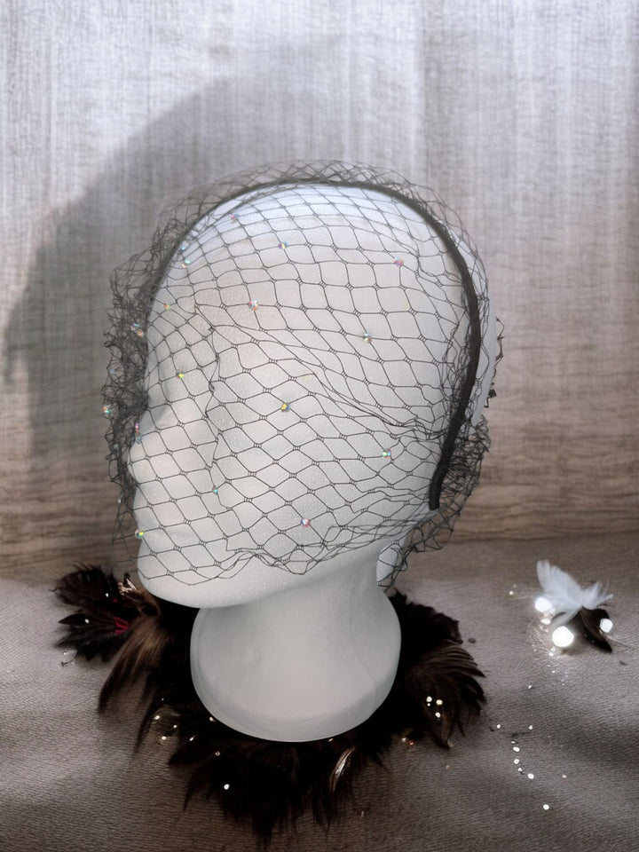 Mystic Spark – Schwarzer Fascinator mit Glitzernetz