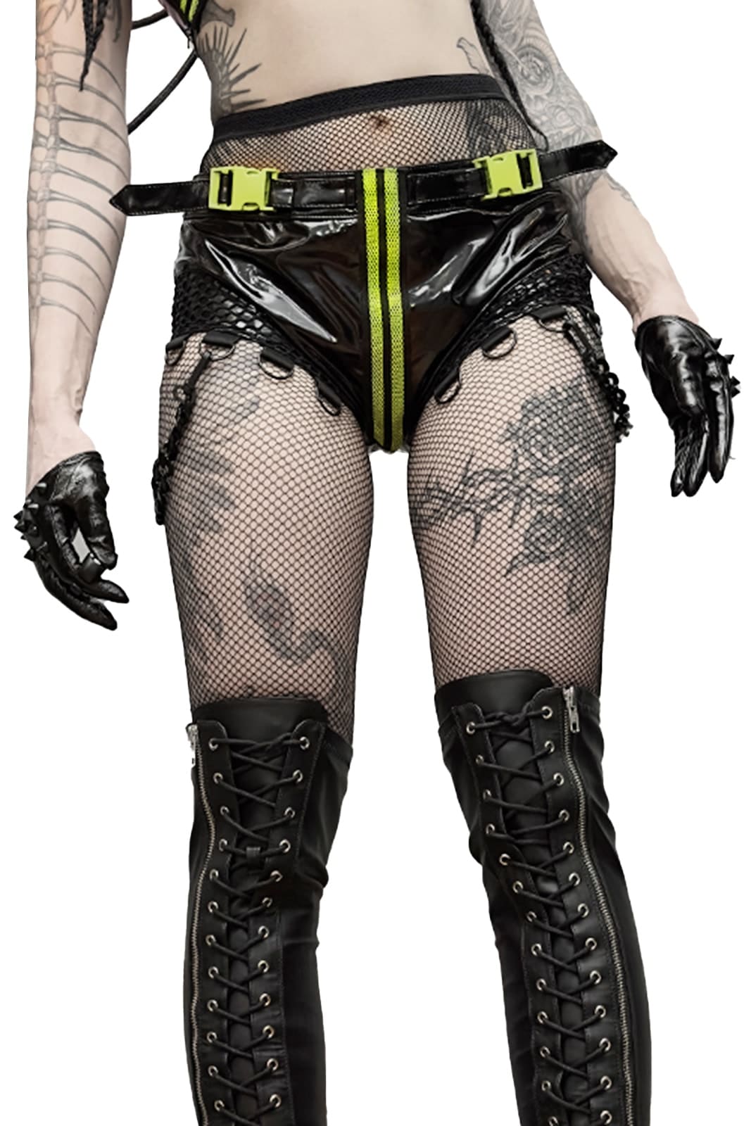 Komplettes Outfit mit Cyber Raver Shorts für Festival & Clubwear