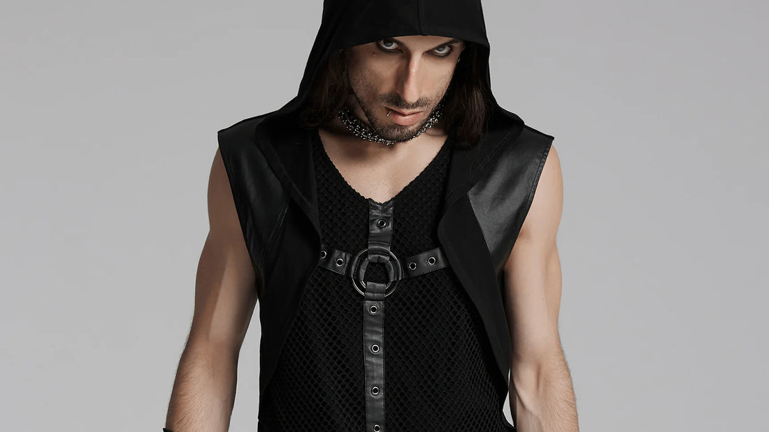 Schwarzes Gothic Top mit Metallringen und Netz-Layering
