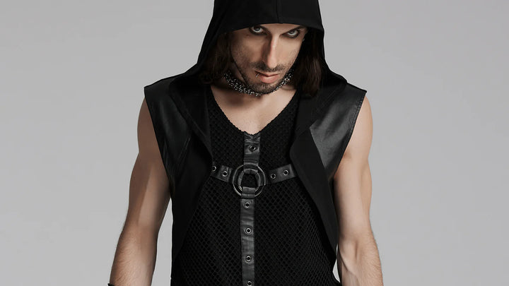 Schwarzes Gothic Top mit Metallringen und Netz-Layering