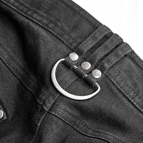 D-Ring auf der Rückseite der Hose als Punk-Detail