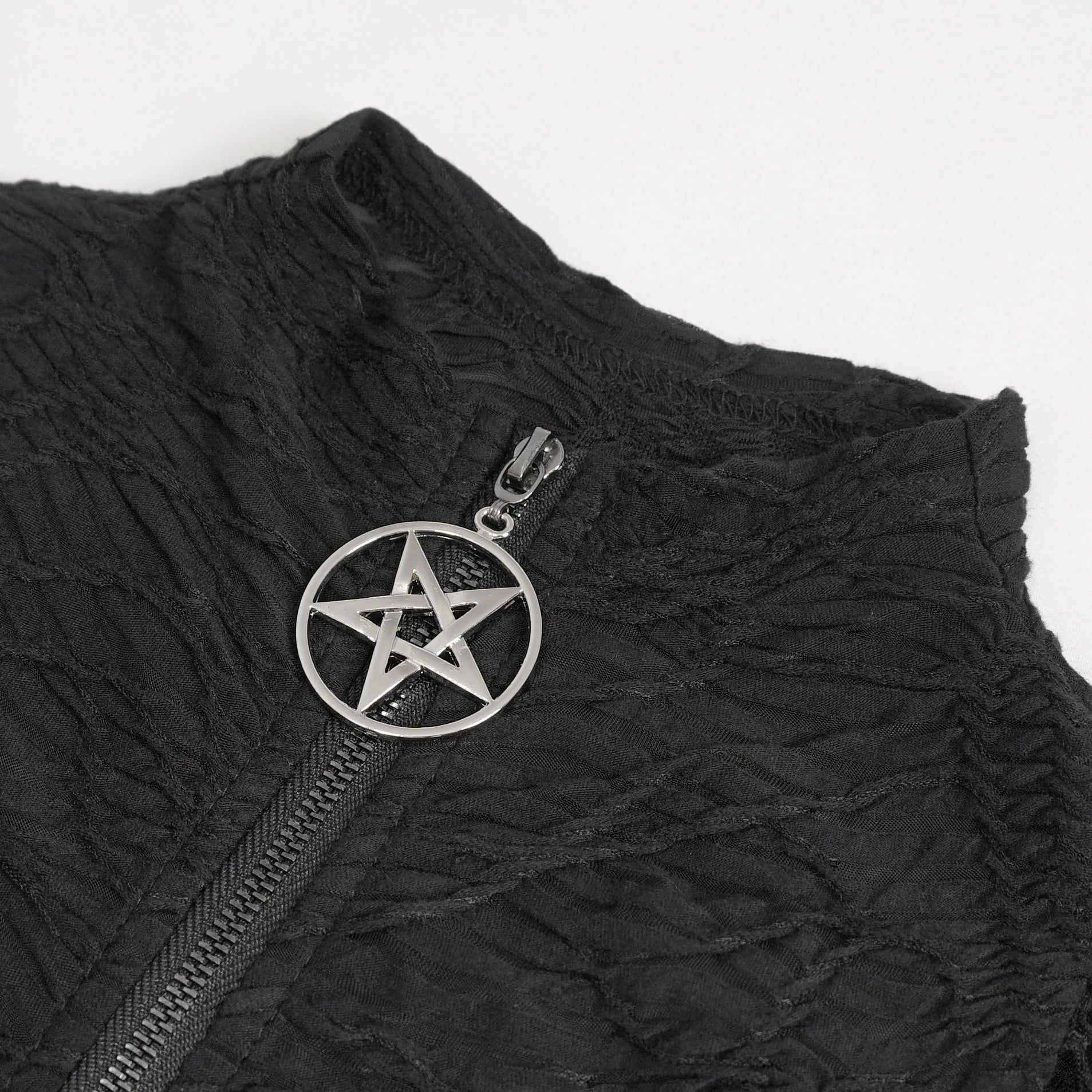 Hexa Restraint Crop – Gothic Cut-Out Longsleeve mit Schnürung, Netz & Pentagramm