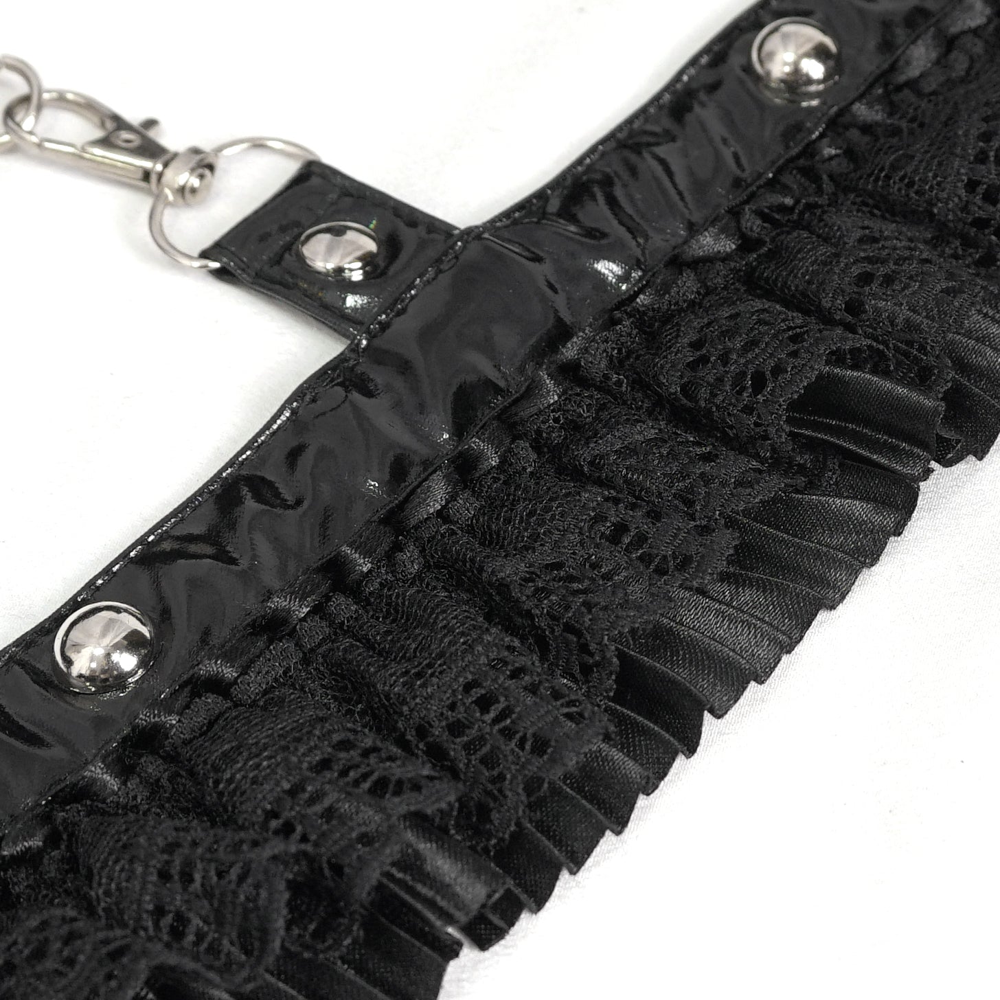 Devil Fashion – Harness-Body „Obsidian Seductress“ aus Spitze & Lack in Schwarz