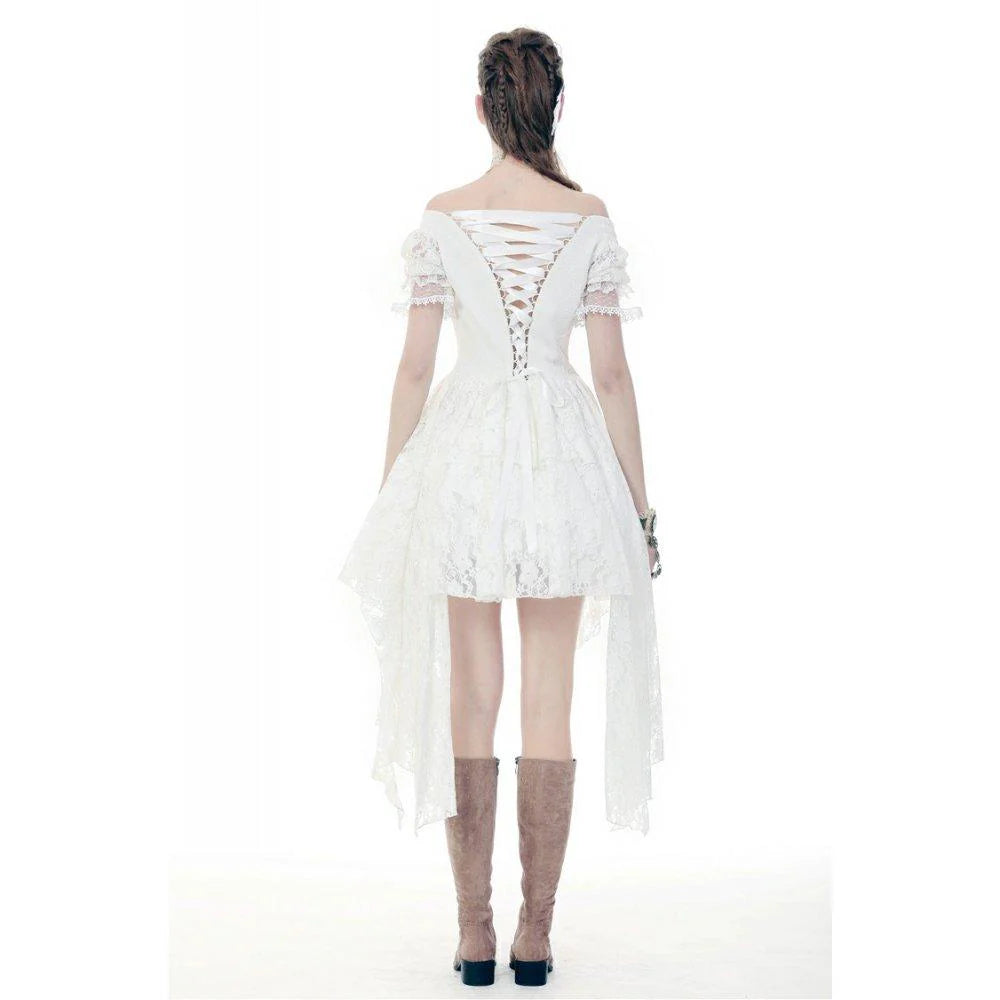 Rückansicht des weißen Gothic Off-Shoulder Kleides DW362 mit langer Spitzenschleppe