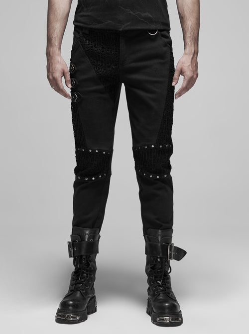 Riemen- und Schnallen-Details am rechten Oberschenkel