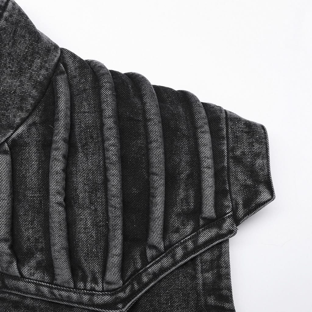 Detailaufnahme der verstärkten Schulterstreifen mit Struktur