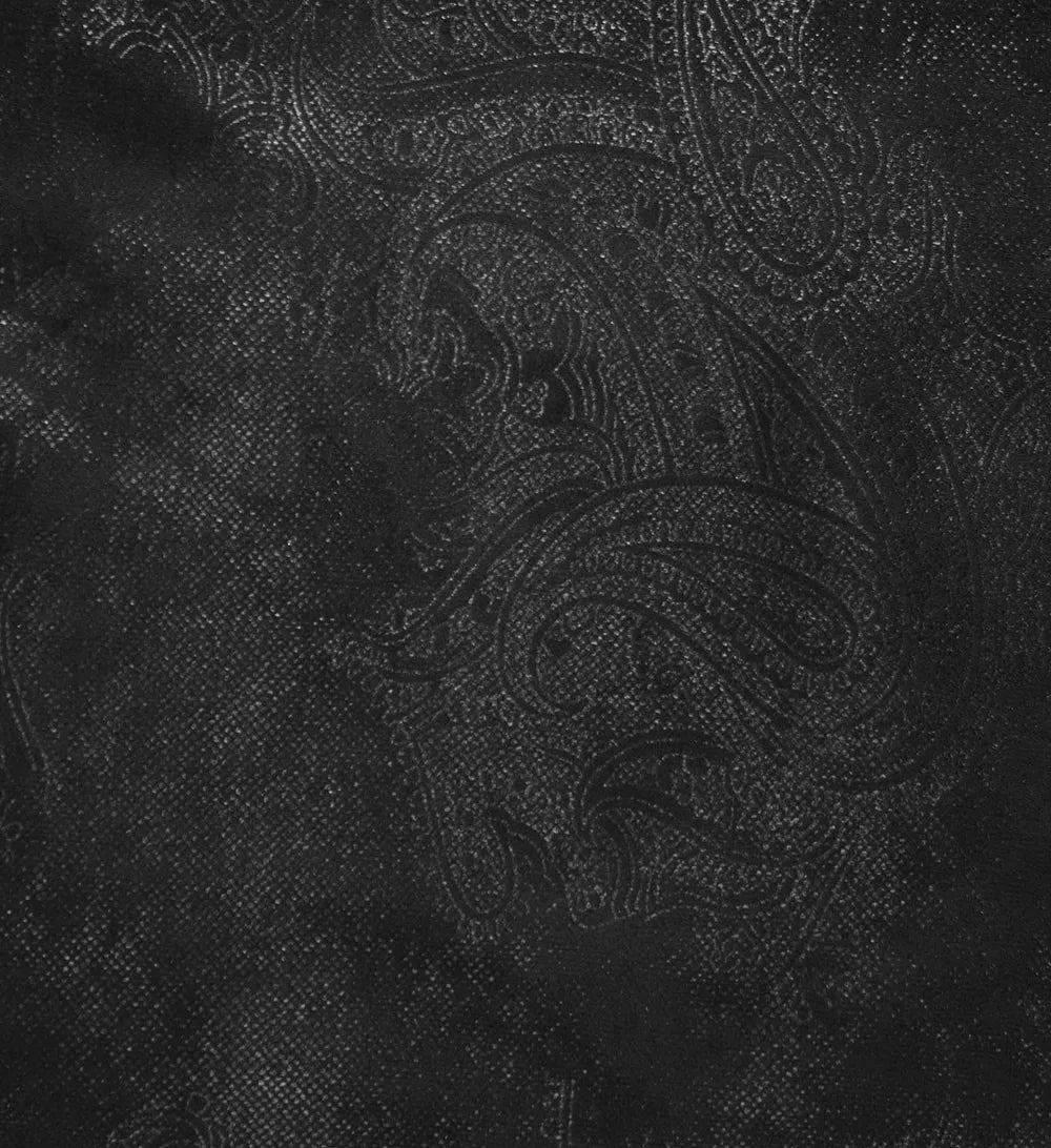 Nahaufnahme des Paisley-Musters im veganen Wildlederimitat