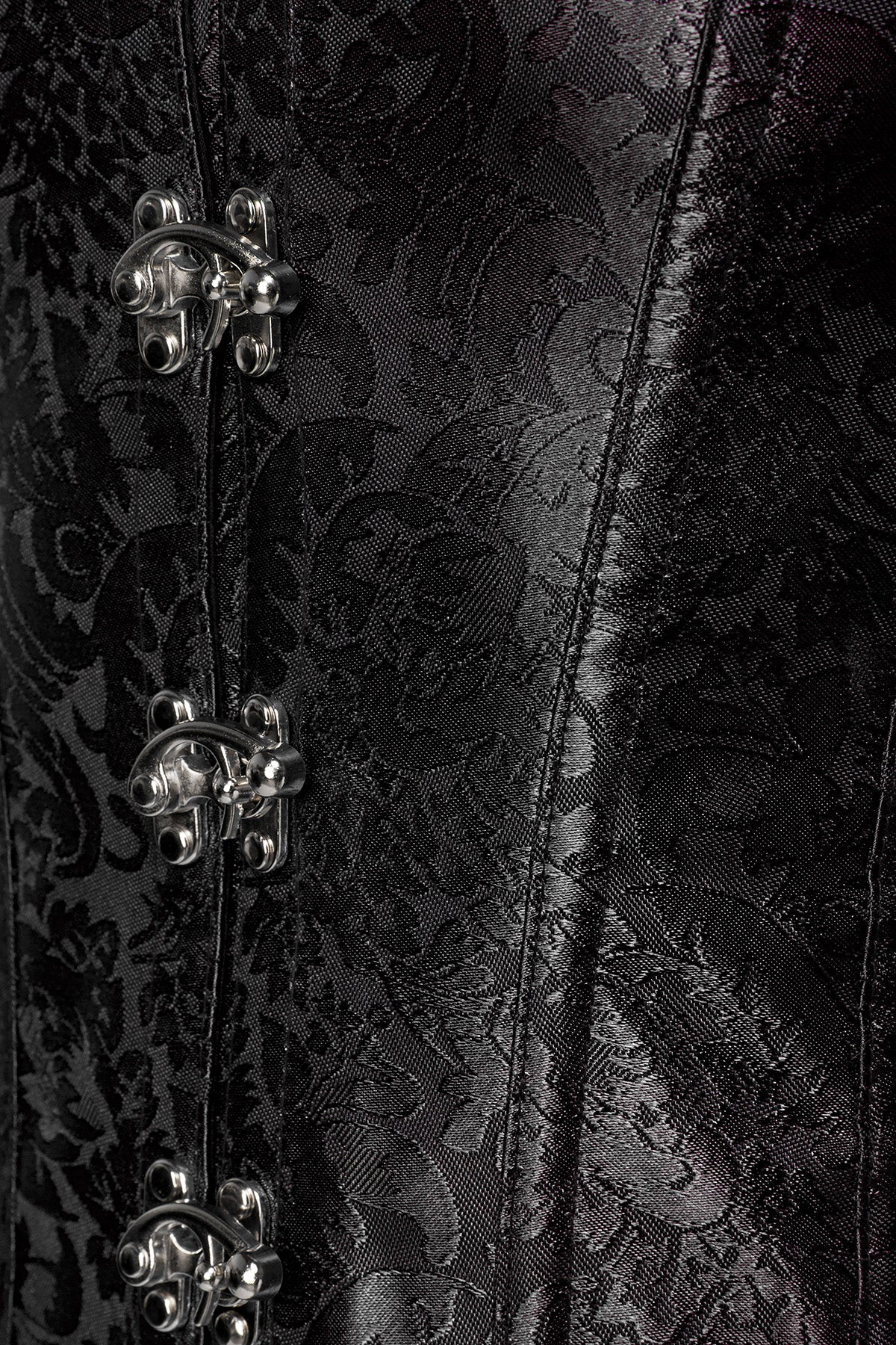 Schwarzes Brokat-Material mit floralen Ornamenten