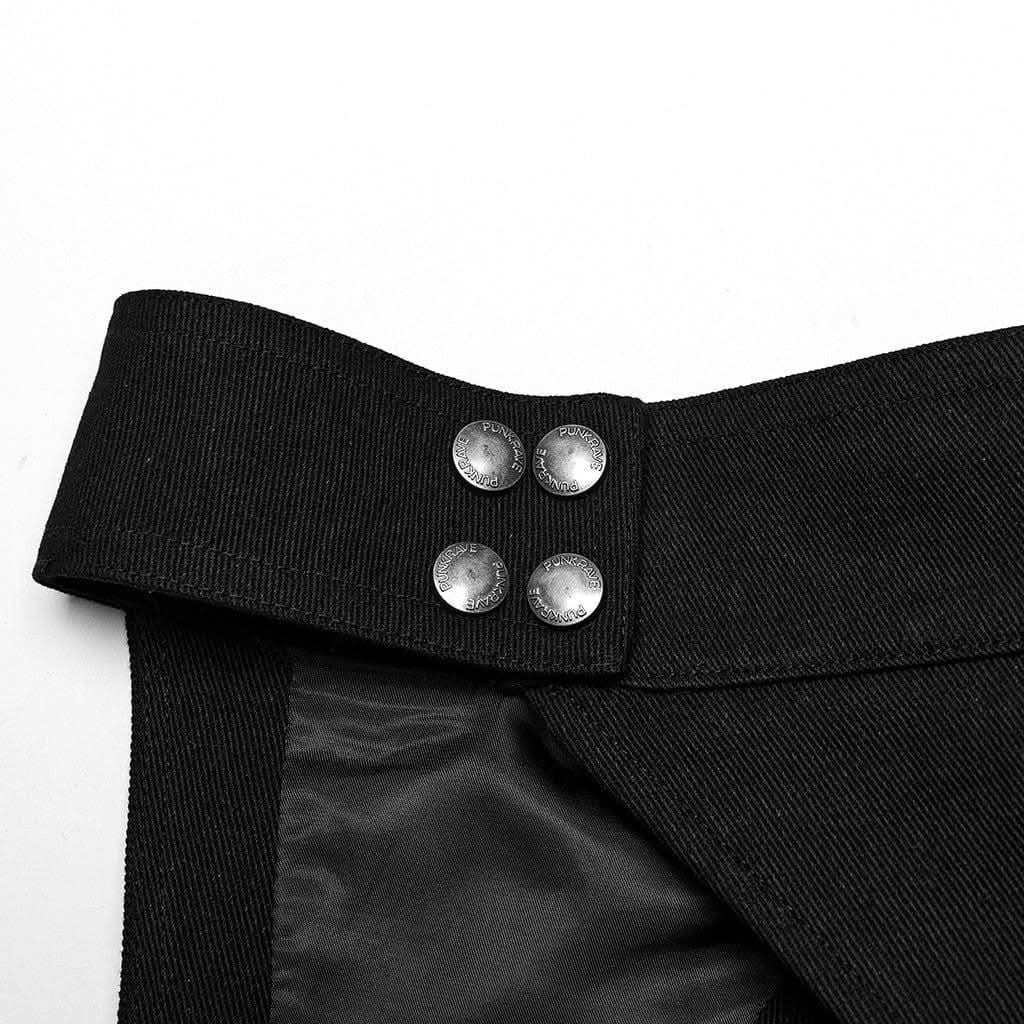 Nahaufnahme der Spikes und Schnürung am Ärmel des Atreides Punk Rave Harness