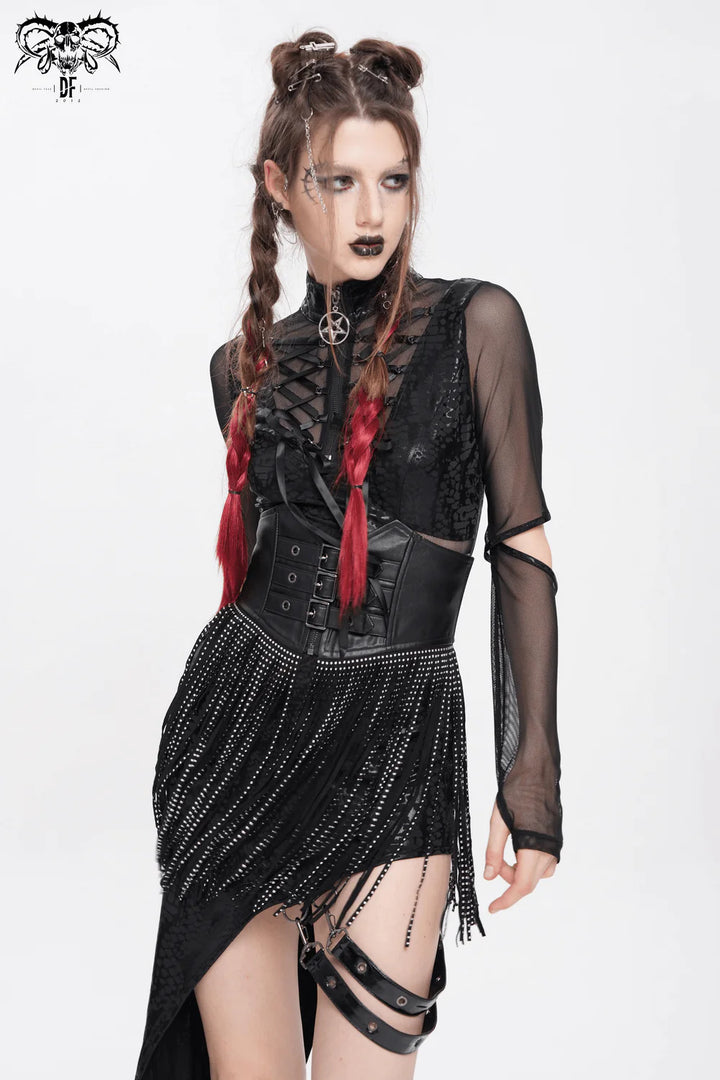 Lange Fransen mit silberfarbenen Nieten am Gothic Taillengürtel