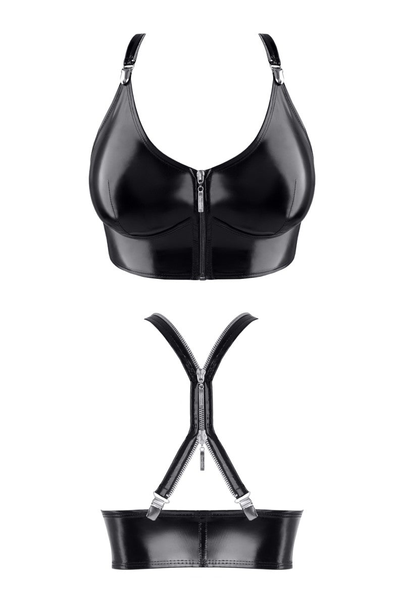 Detail des dunklen Frontreißverschlusses am schwarzen Crop-Top