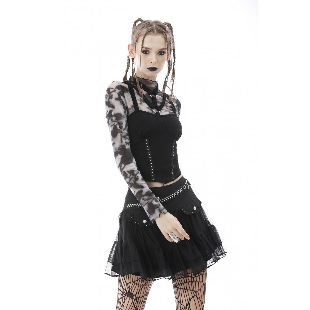 Gothic- und Punk-Outfit an einem Modell, das das transparente Dark In Love Grey Dye Netz-Longsleeve stilvoll kombiniert unter einer schwarzen Schnallen-Corsage und einem Minirock zeigt.