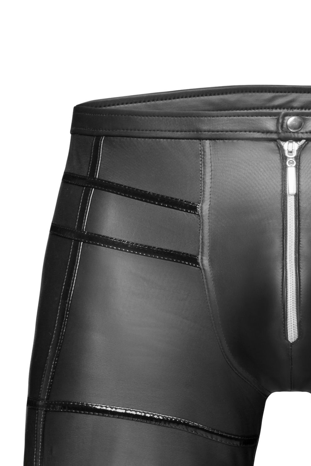 Vorderer Reißverschluss und Lackstreifen der Noir Handmade H021 Hose im Detail
