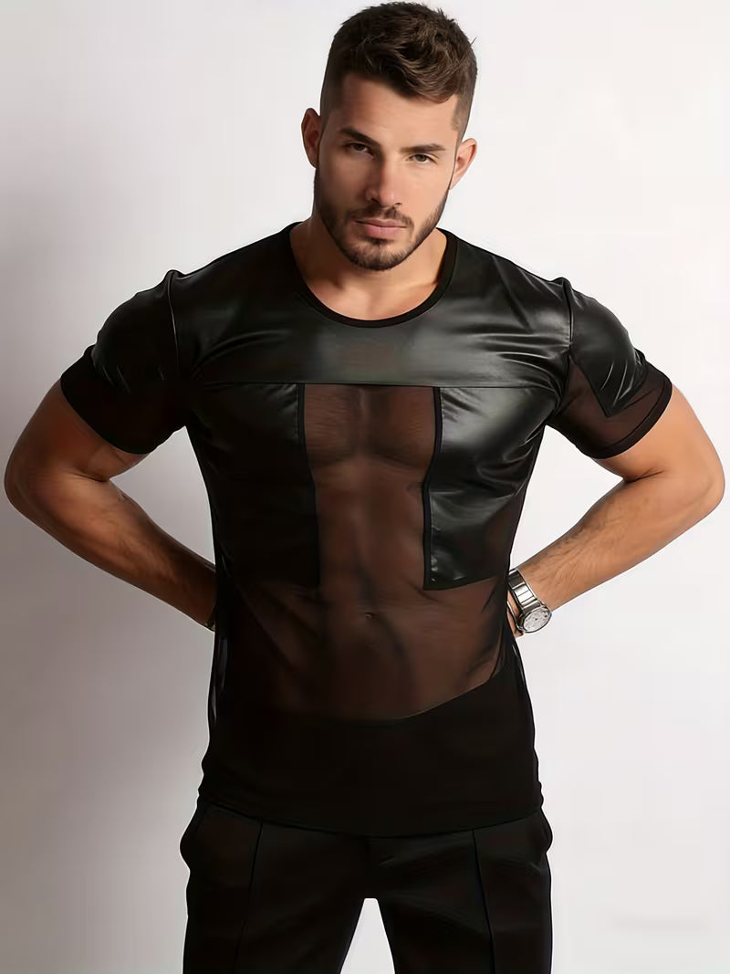 Nahaufnahme des Rundhalsausschnitts und der oberen Brustpartie, die den nahtlosen Übergang zwischen blickdichtem Mattlook-Material und feinem, transparentem Mesh-Gewebe zeigt.