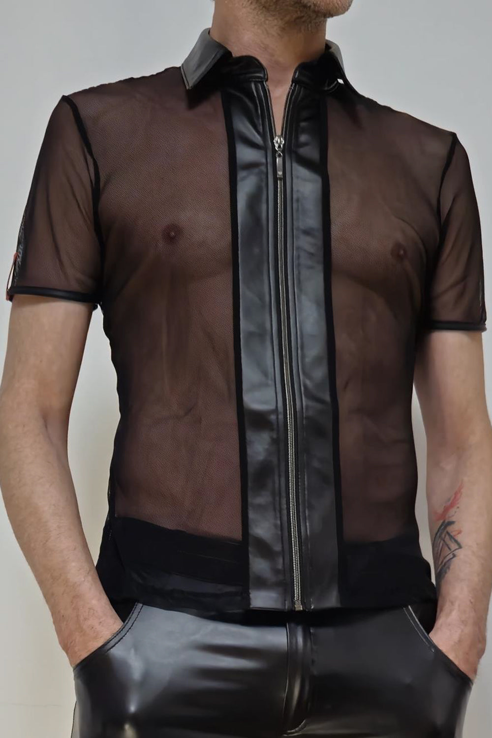 Transparentes Wetlook Shirt RMUgo aus Mesh mit Stehkragen – Vorderansicht