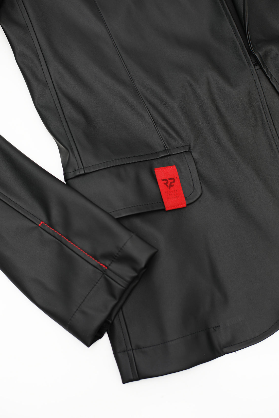 Detailansicht Reverskragen der Kunstlederjacke RMNicola