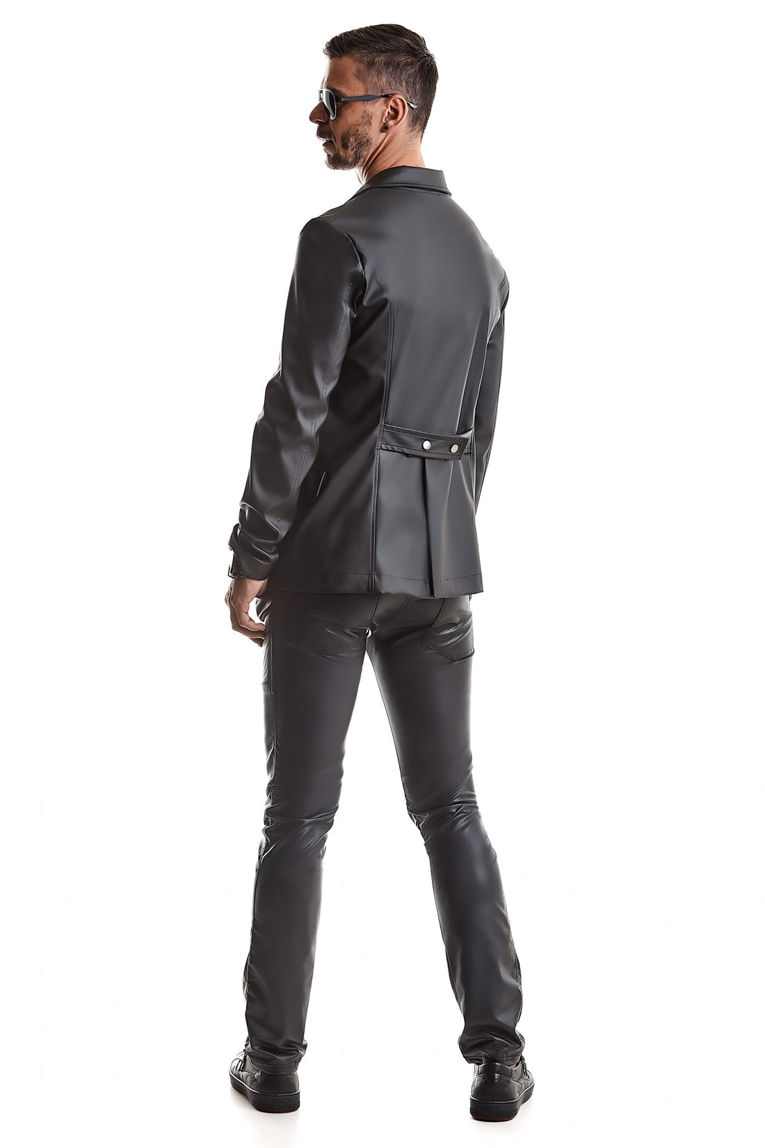 Figurbetonender Slim-Fit-Schnitt der Jacke RMNicola