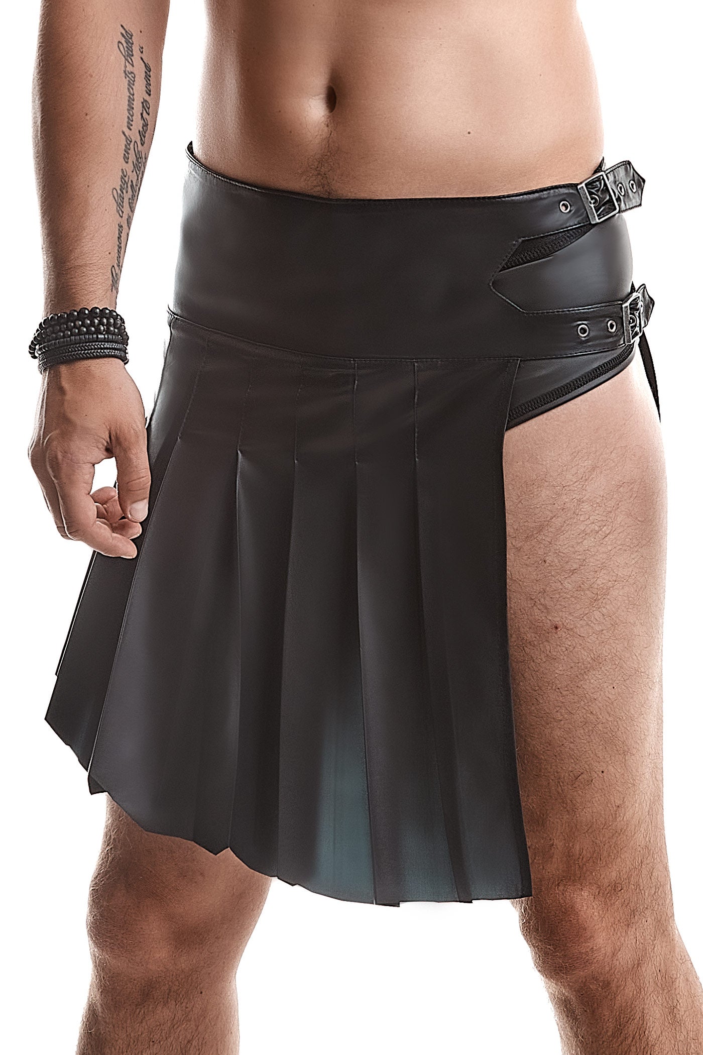 Schwarzer Wetlook-Herrenrock RMClaudio001 im Gladiator-Stil mit Falten