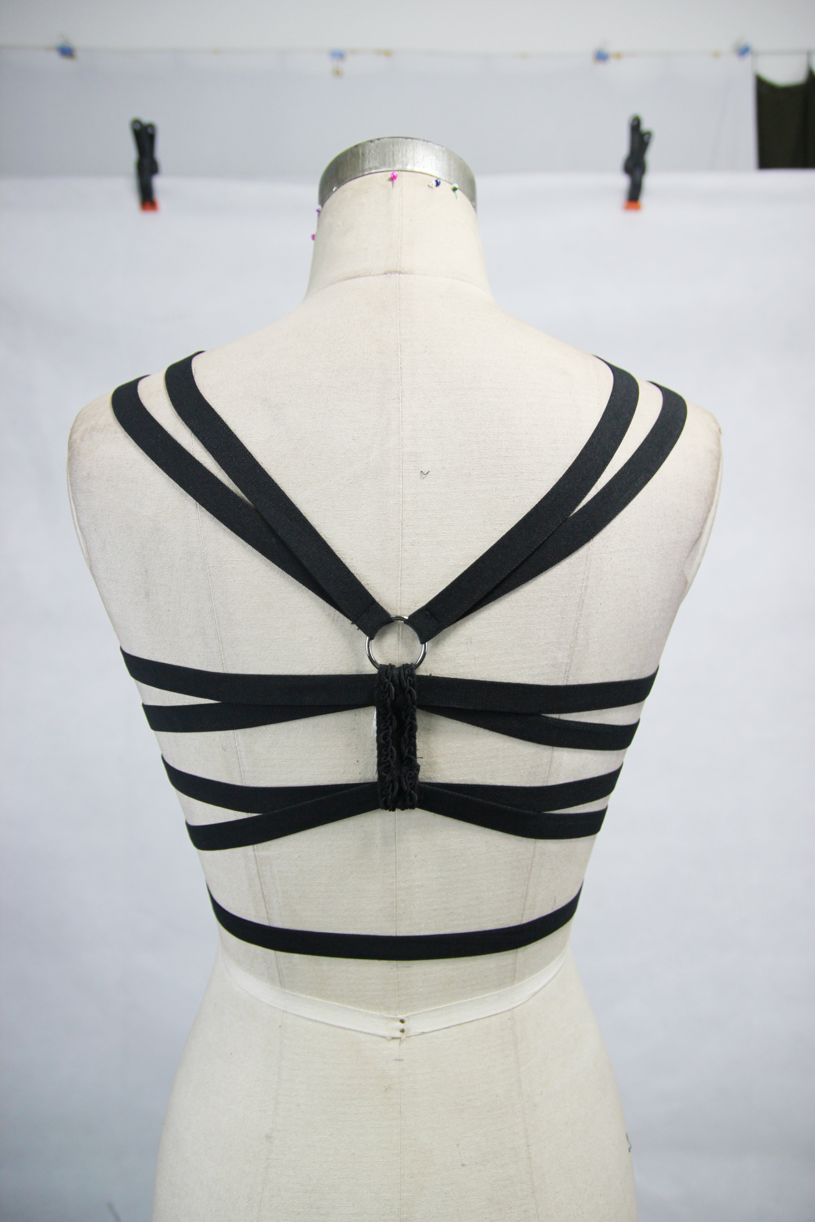 Eva Lady Brust Harness – Barock-Spitze mit antikem Hirsch-Ornament