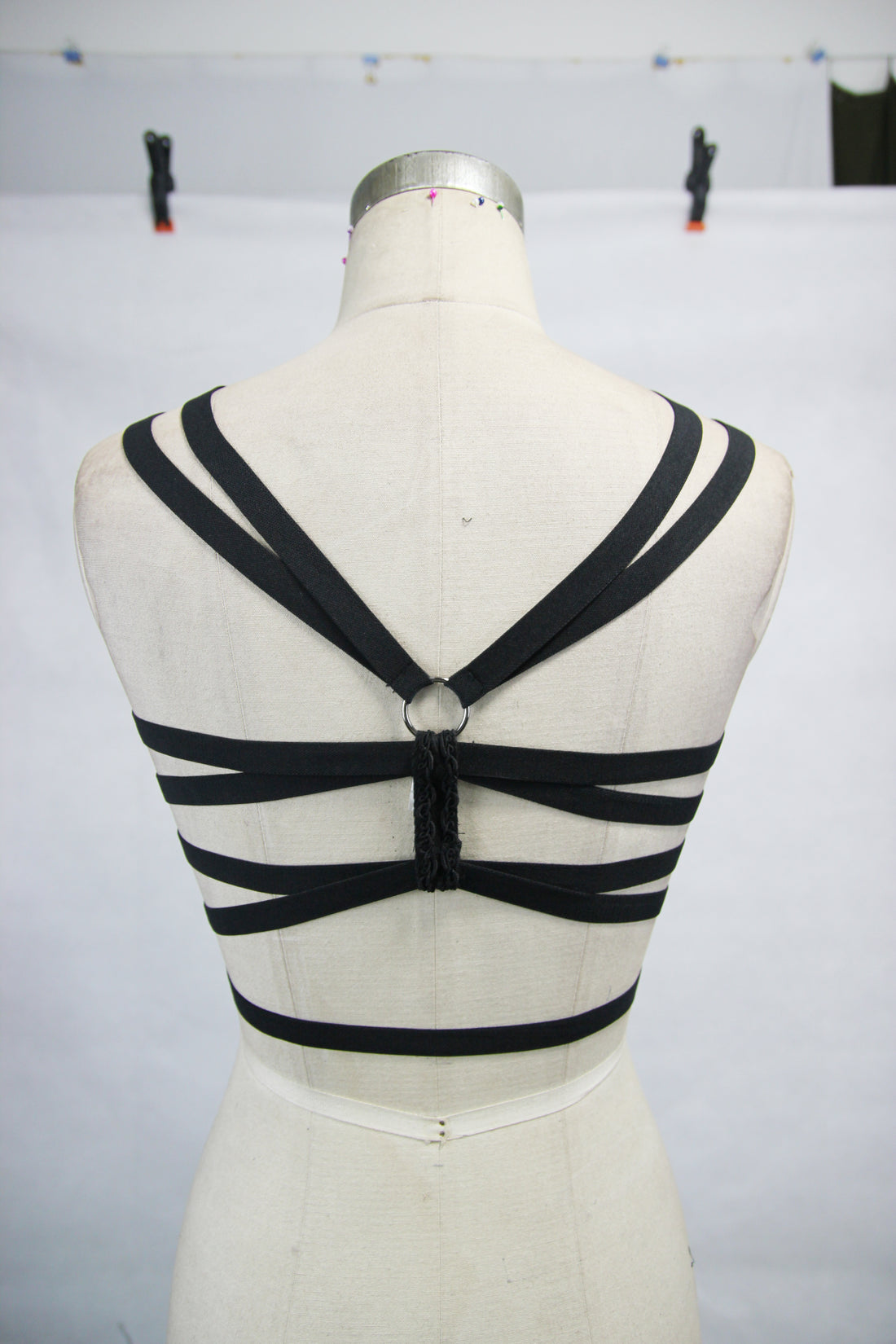 Eva Lady Brust Harness – Barock-Spitze mit antikem Hirsch-Ornament