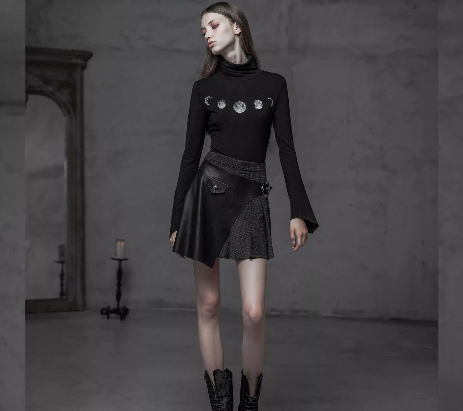 Kleine Patten-Tasche mit Druckknopf auf der Lederseite