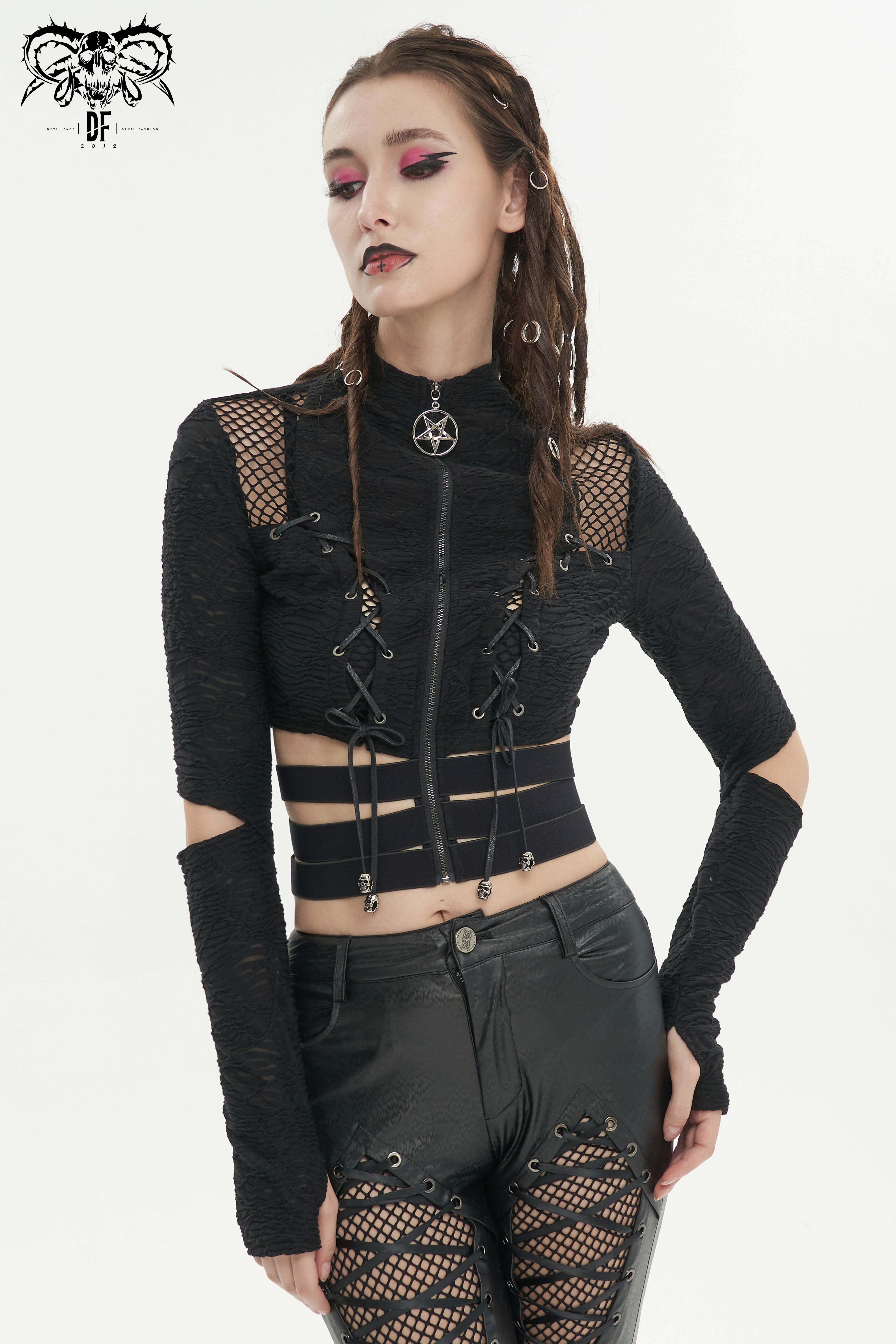 Netz-Einsätze mit Zierschnürung im Brustbereich des Gothic Crop Tops