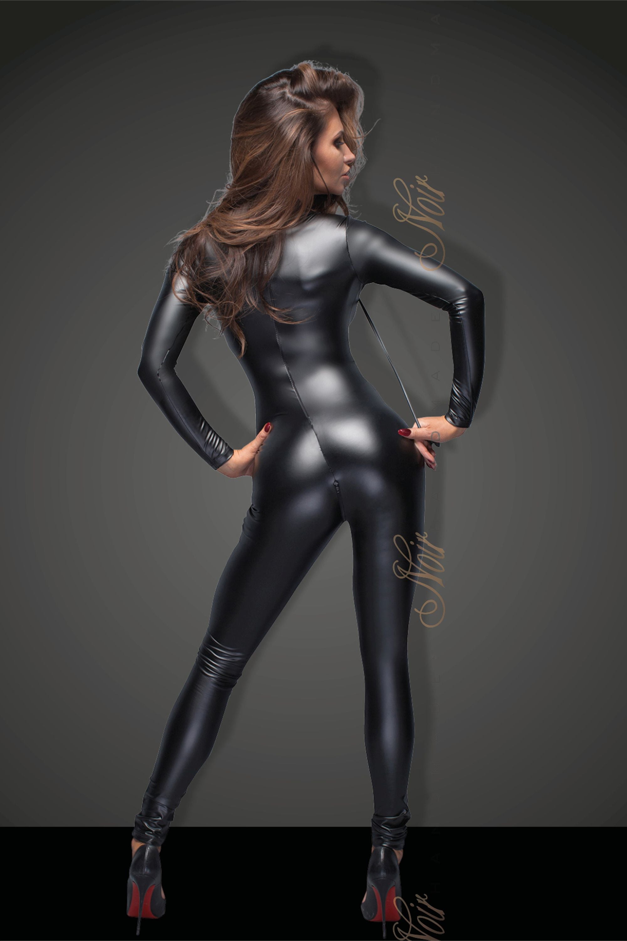 Schwarzer Powerwetlook Overall mit abnehmbarer Leine, dekorativen Steinen