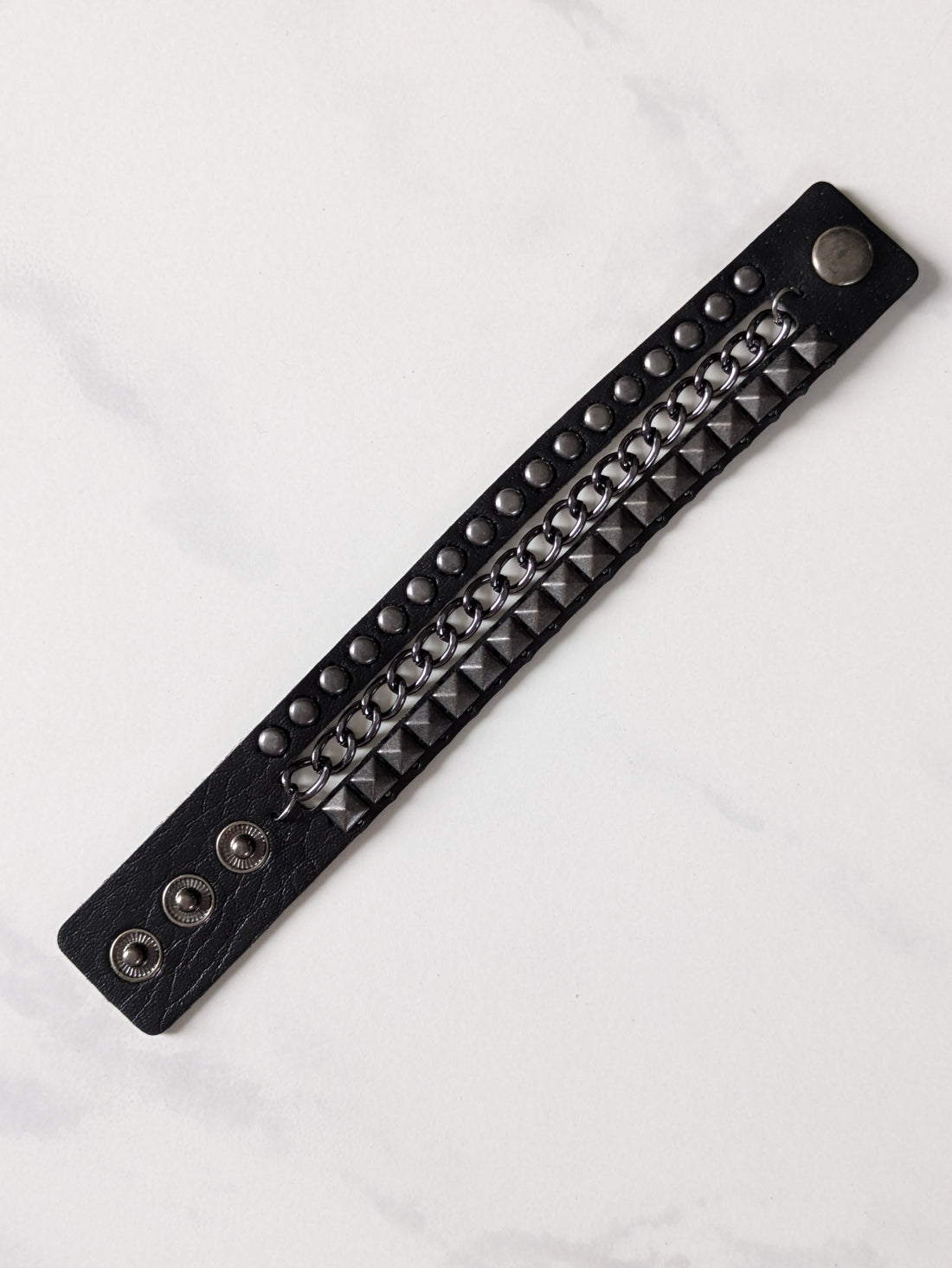 Schwarzes Kunstleder Armband mit Kette - mysecretkey