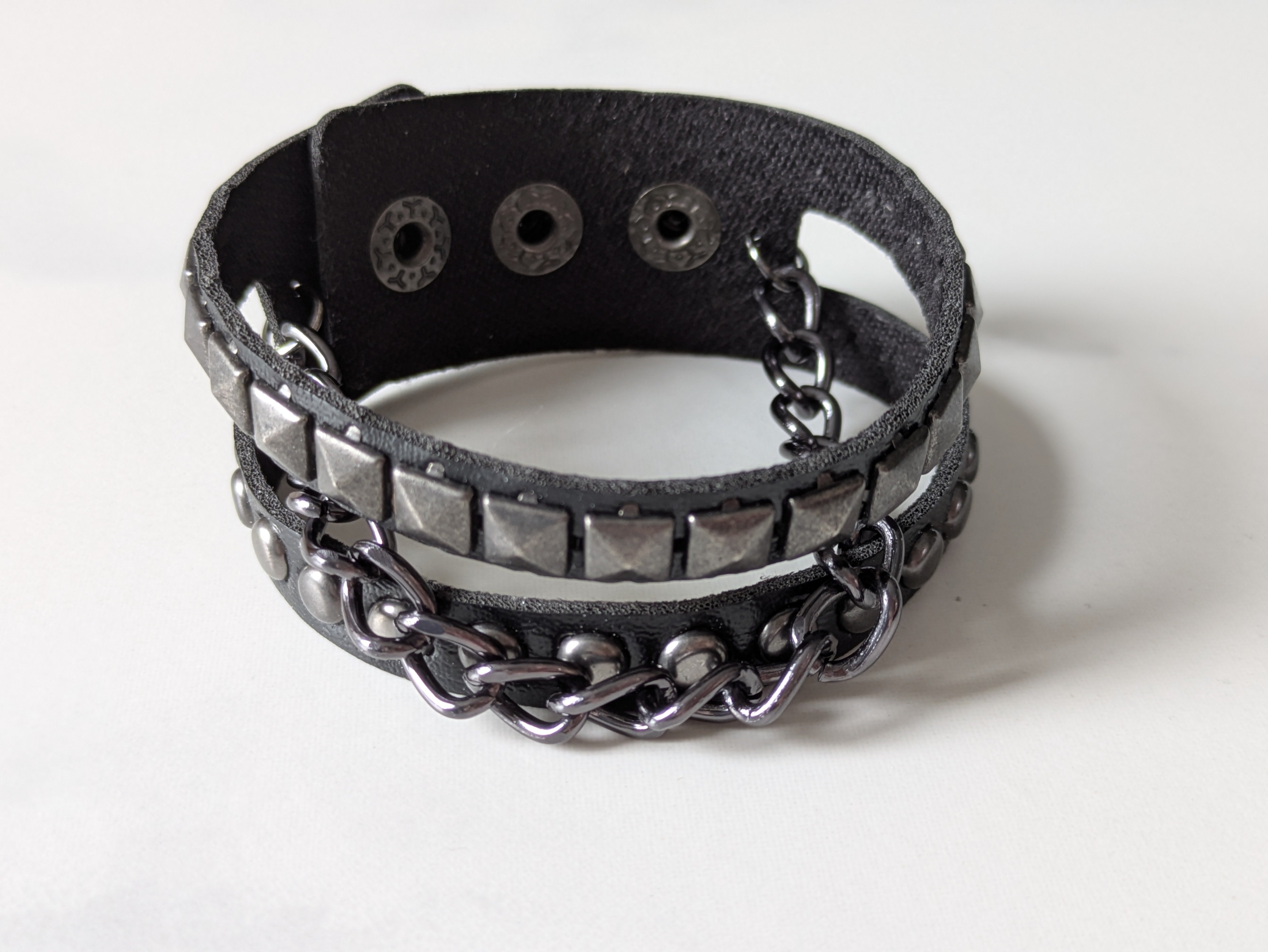 Schwarzes Kunstleder Armband mit Kette - mysecretkey