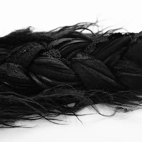 Styling-Idee: Mohawk Haarteil kombiniert mit Gothic Outfit für Festival