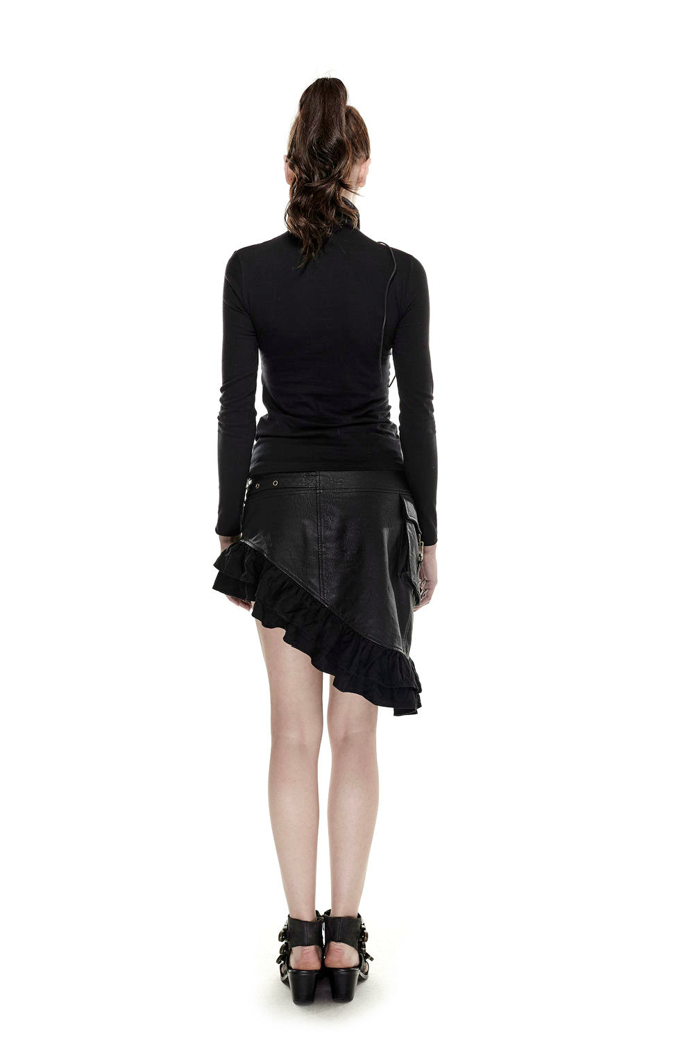 Rückansicht des schwarzen Minirocks mit Rüschen-Abschluss