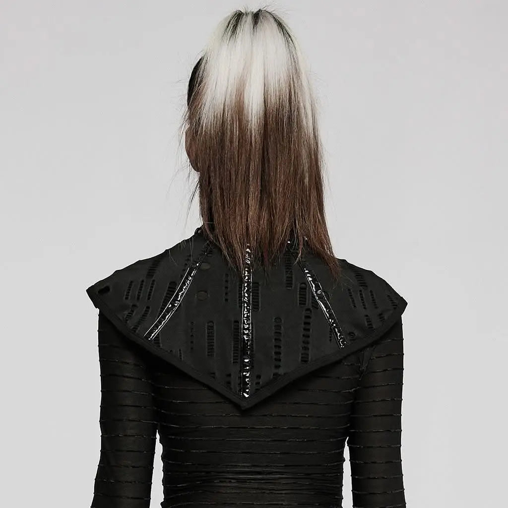 Rückansicht des Gothic Kragens mit Strick-Optik