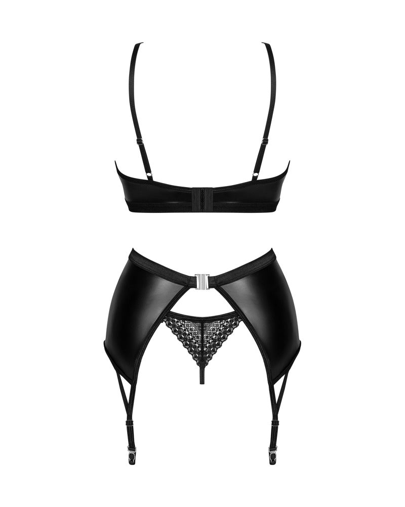 Rückansicht des Strings mit feinem Spitzendreieck – sexy Rückenakzent für heiße Momente.