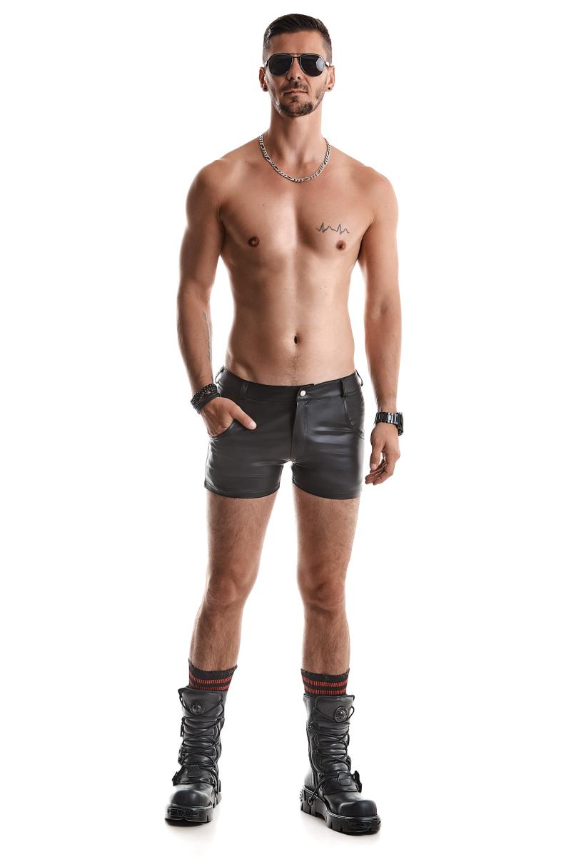 Schwarze Wetlook Shorts für Herren mit Taschen und Gürtelschlaufen – Frontansicht