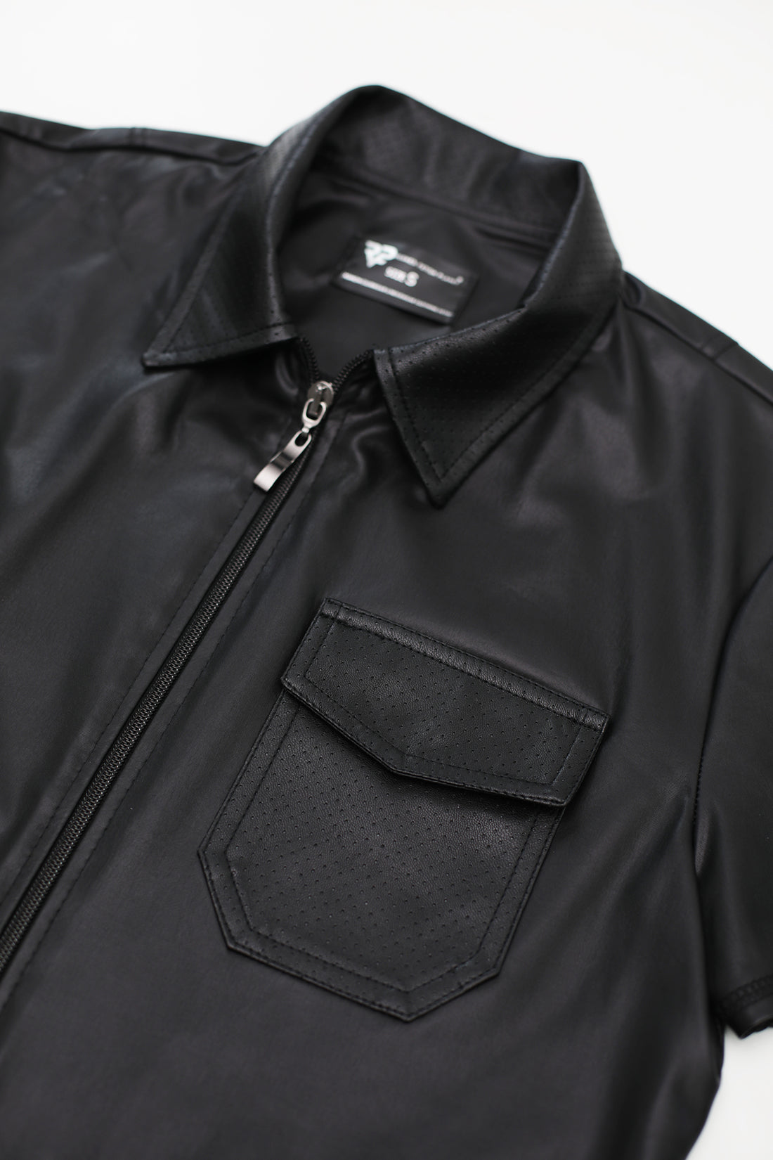 Fetish Shirt mit dekorativen Nähten und hochwertiger Verarbeitung