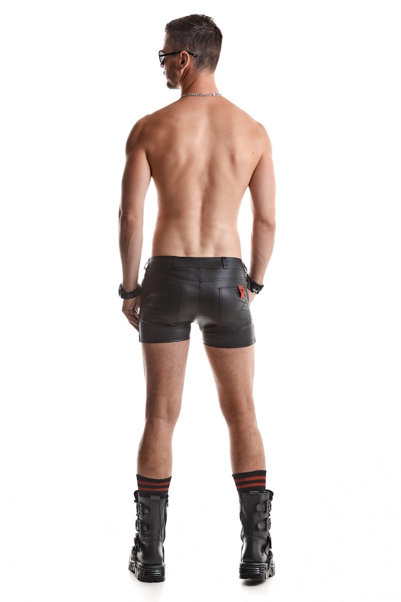 Seitliche Perspektive – figurbetonte Wetlook Shorts für Herren