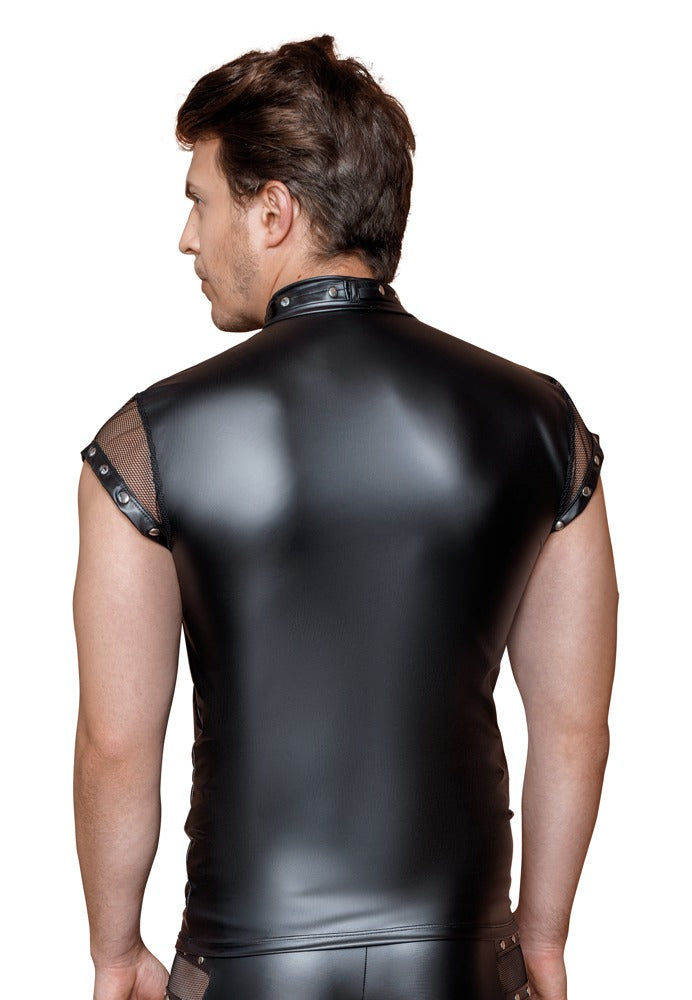 Mattes Shirt mit transparenten Netzärmeln und Nietenriemen – maskulin & clubtauglich.