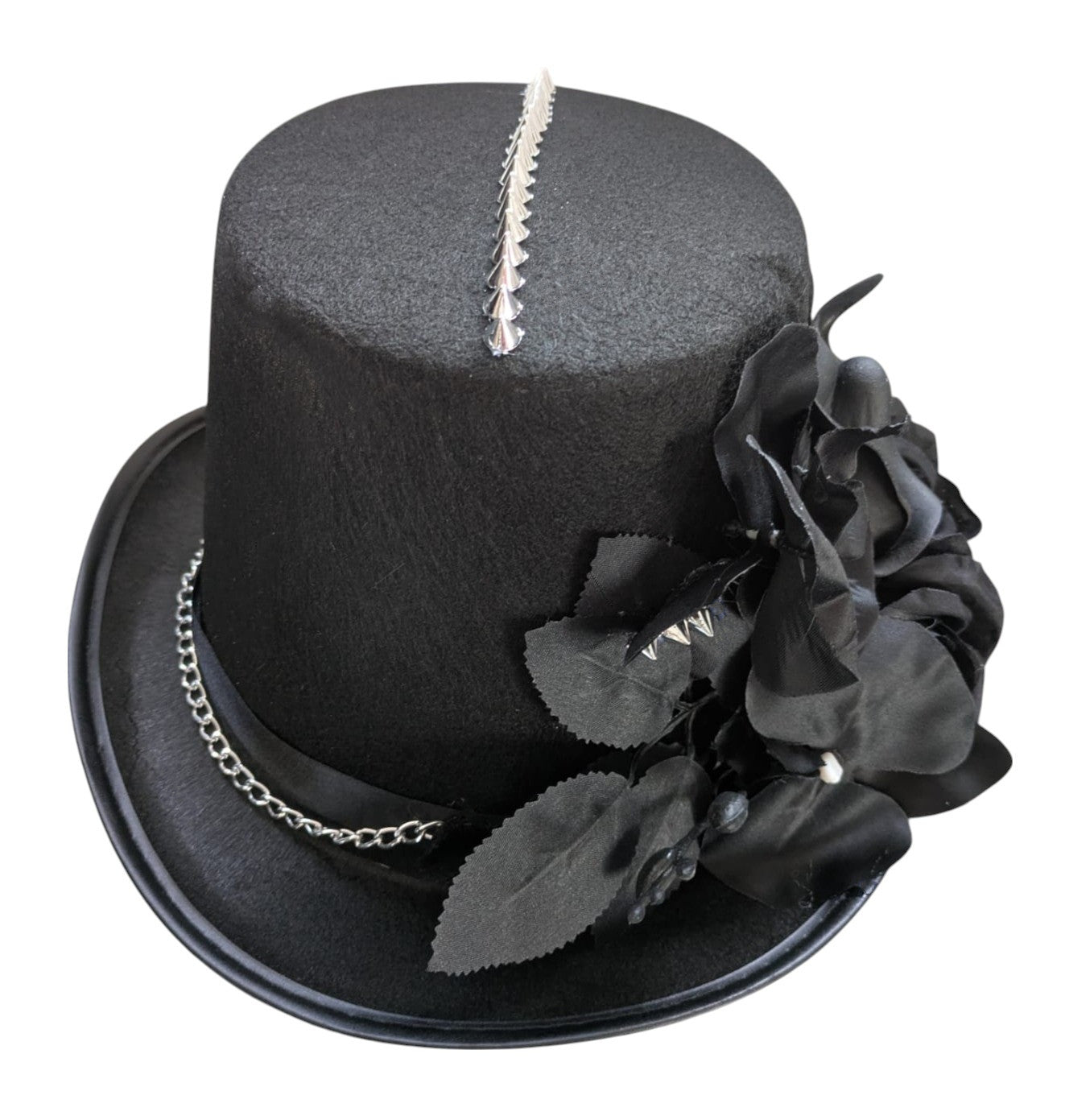 Detailfoto vom Zylinder „Shadow Horns“ mit glänzenden Hörnern und silbernen Ziernieten