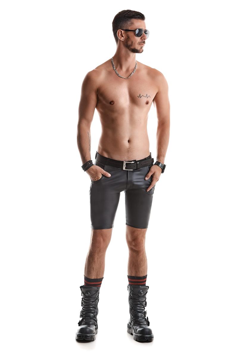Wetlook Shorts mit kombiniertem Gürtel – individueller Style möglich
