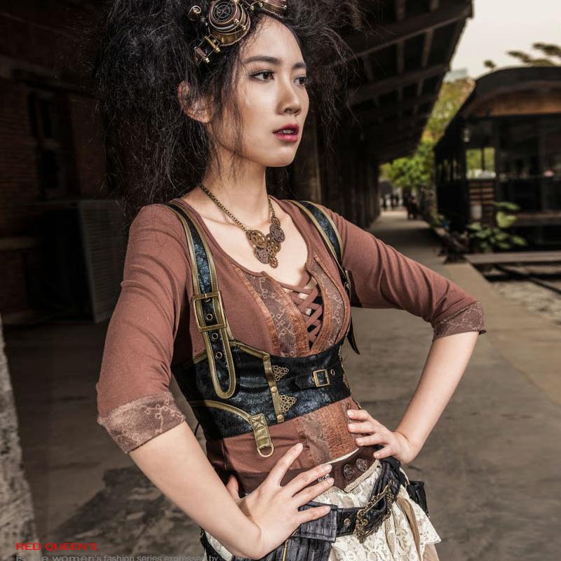 Unterbrustgürtel in Antikleder-Optik mit Schnallen und Metallverzierungen