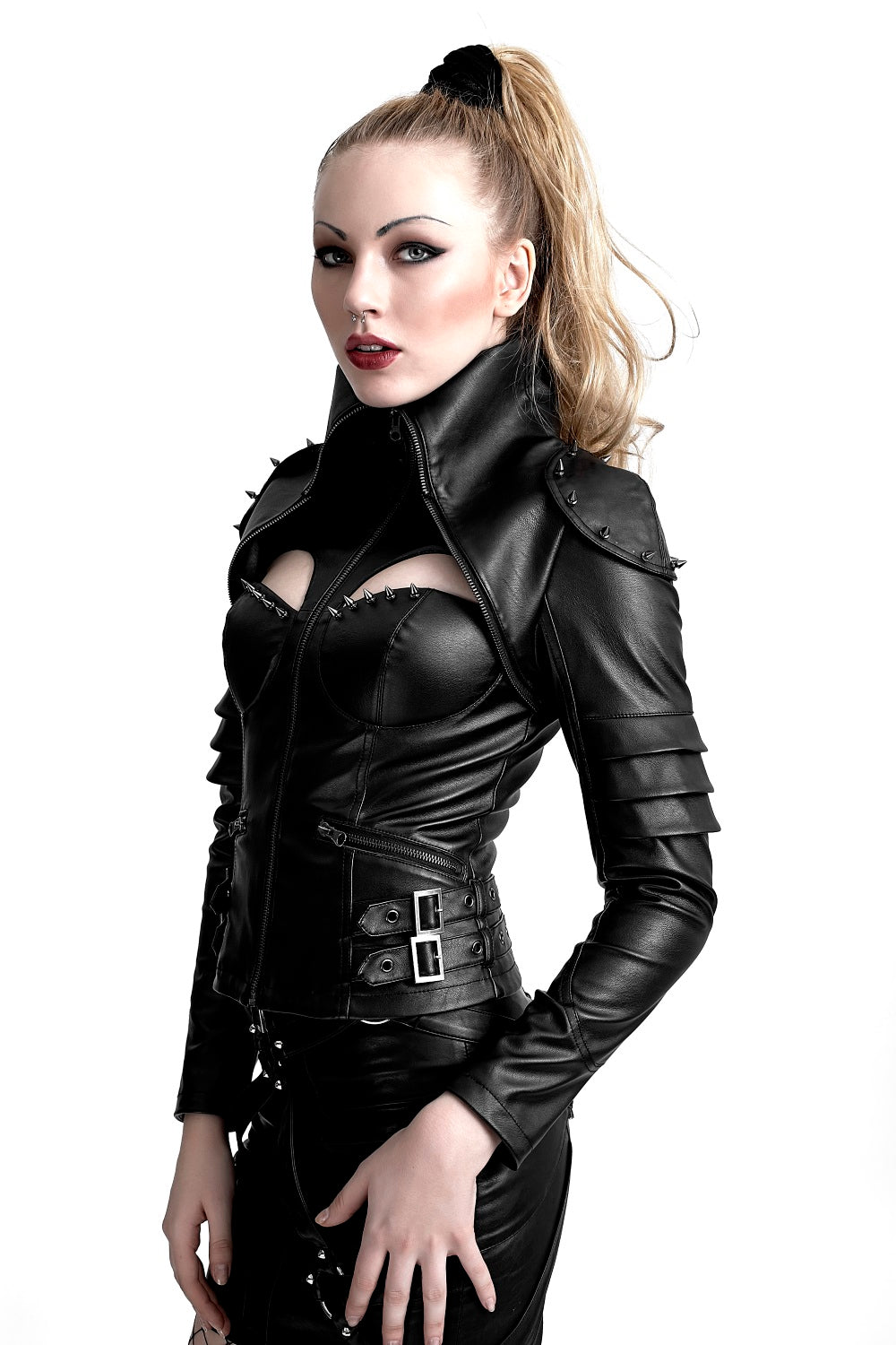 Seitliche Schnallen- und Riemendetails der Gothic Jacke